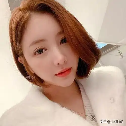 的「锁骨短发」,这个长度的发型比起利落的的极短发更不挑脸型好驾驭