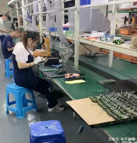 电子厂的生产车间实拍,流水线飞机拉的速度,你曾经是否挑战过