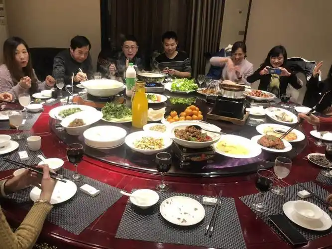 我们不仅工作认真,吃饭很认真,都是全部检查过才入口的.