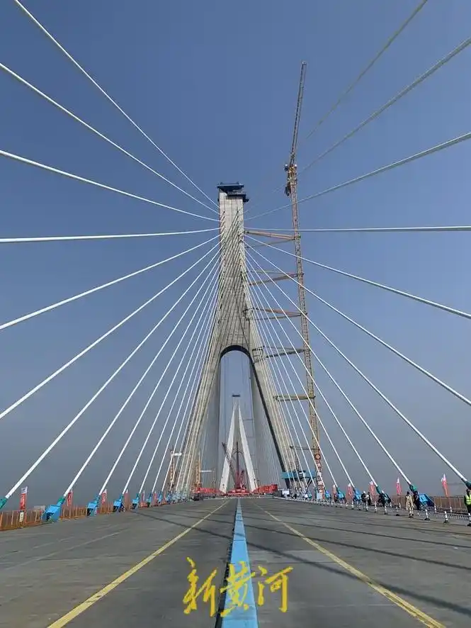 济南黄河公路大桥复线主桥提前半年合龙,有望2025年6月通车