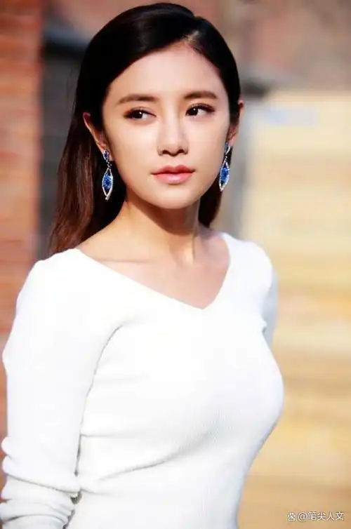 回顾浙江卫视主持人伊一曾经风光无限如今却无人问津怪谁