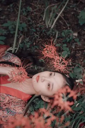 汉服写真第49期《沙华》小编推荐另类的彼岸花写真