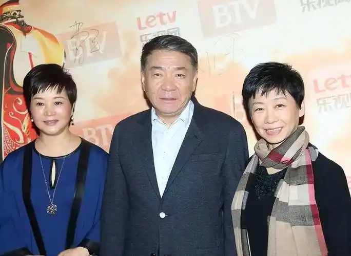 导演郑晓龙,现实题材领域的大拿,他与妻子王小平,仿若天生一对_赵丽颖