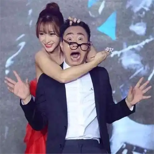 柳岩的尴尬处境,恰如管中窥豹,映射出娱乐圈看破不说破的秘密