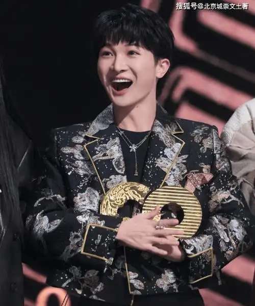 原创鞠婧祎新剧花间令开播周深献唱主题曲炸裂唱功征服全网