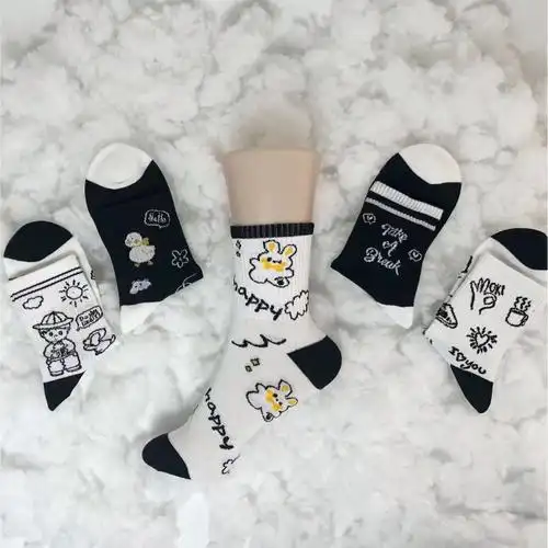 袜子女韩版中筒袜ins潮春秋卡通棉运动袜可爱透气百搭网红袜短潮