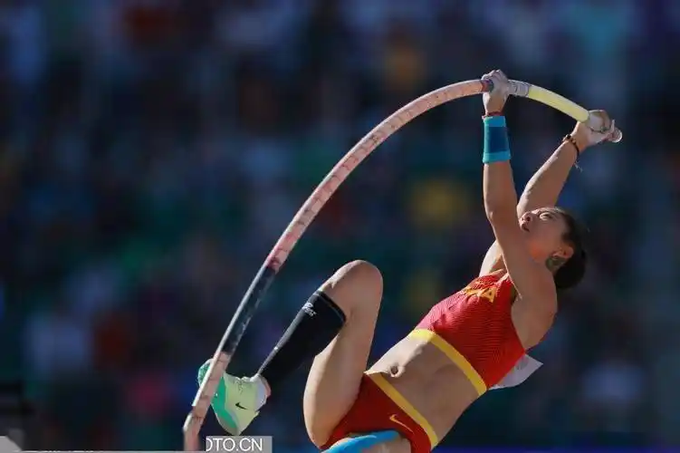 「图集」徐慧琴「李玲闯入世锦赛决赛闯入女子撑杆跳高女子李玲决赛