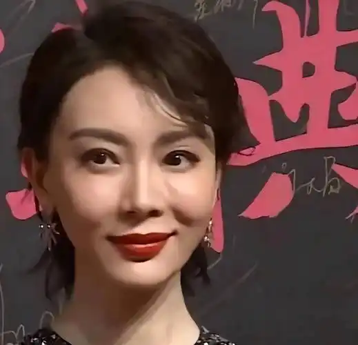 46岁陈数新剧播出,脸僵浮肿似蜡像,整容后遗症出来了_脸部_变化_科技