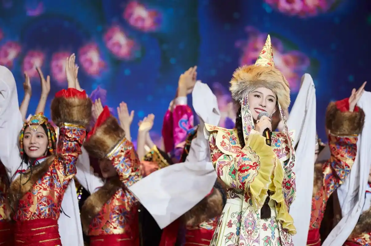 哈萨克族演员热依扎《山海情》再上热搜,你被她圈粉了吗_手机搜狐网