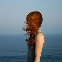 唯美女生侧面头像好看唯美的女生斜侧面头像图片绚烂的青春