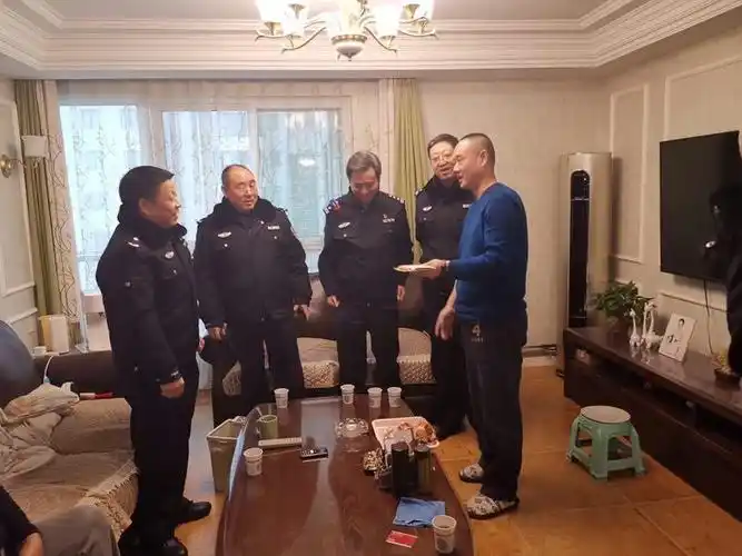 分局领导慰问通化门站派出所困难民警