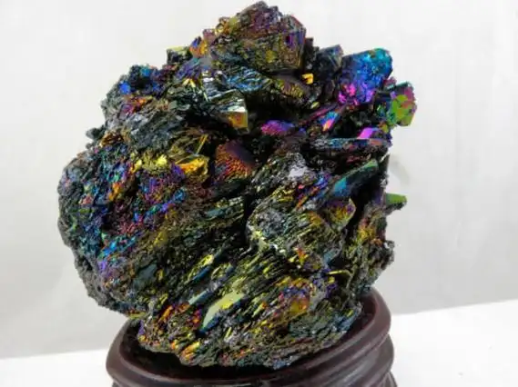 矿物标本〈一〉七彩石