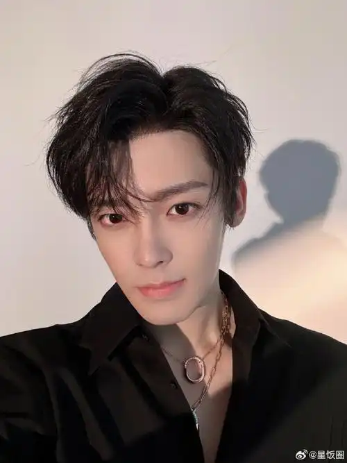 侯明昊高清自拍照