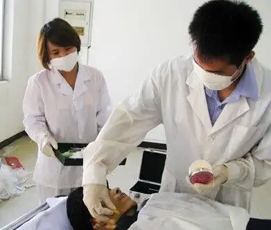 保证逝者最后的尊严80后殡仪馆化妆师坚守8年从不后悔