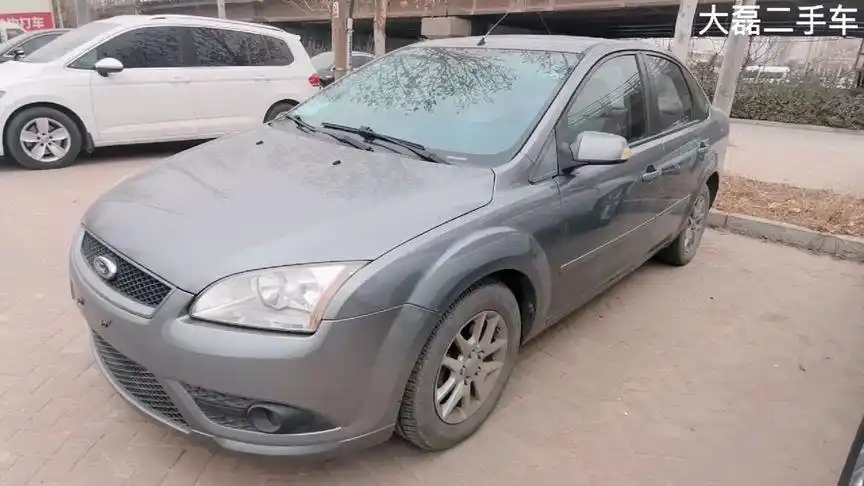 十几年的老福特,车主保养的真好,还是自动挡的,爱了!