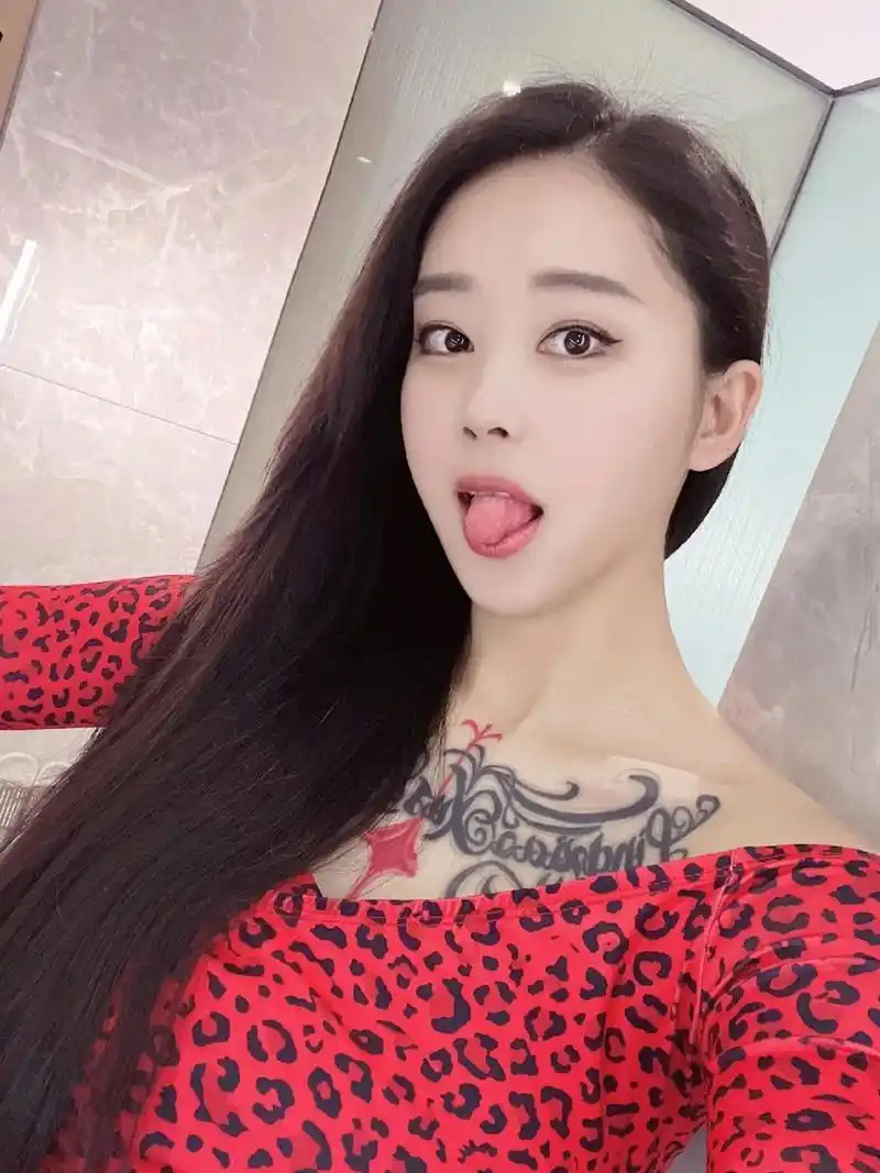 网红健身美女张老师素材来自于网络