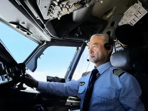 东航"功勋飞行员"杨建喜:新年"飞天记"-中国民航网