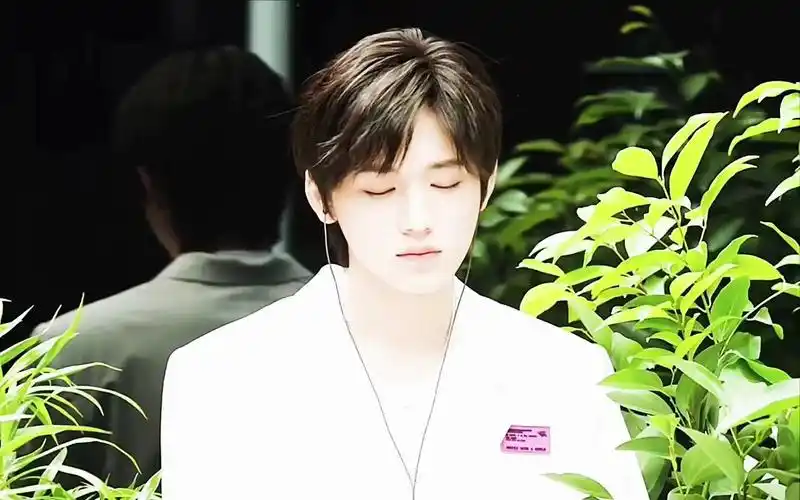 轩轩惊艳到我的绝美镜头. #宋亚轩 #颜值巅峰 #宝藏男孩 #神仙颜值