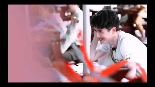 明星 背景 男生 刘昊然