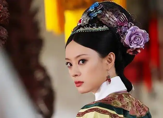 孙俪突然变美,眼睛不凸也不发腮了,下巴的痣引热议 ,被疑整容|嬛嬛|红