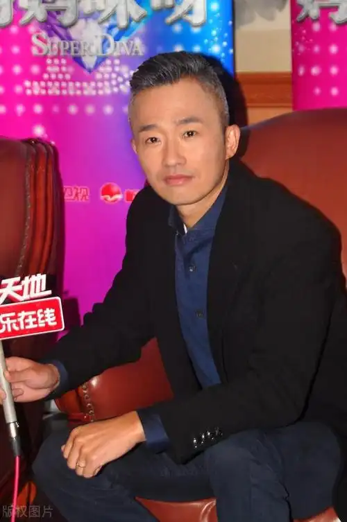 曝主持人程雷因肝病去世,年仅51岁,本尊晒合影回应,近况被曝光