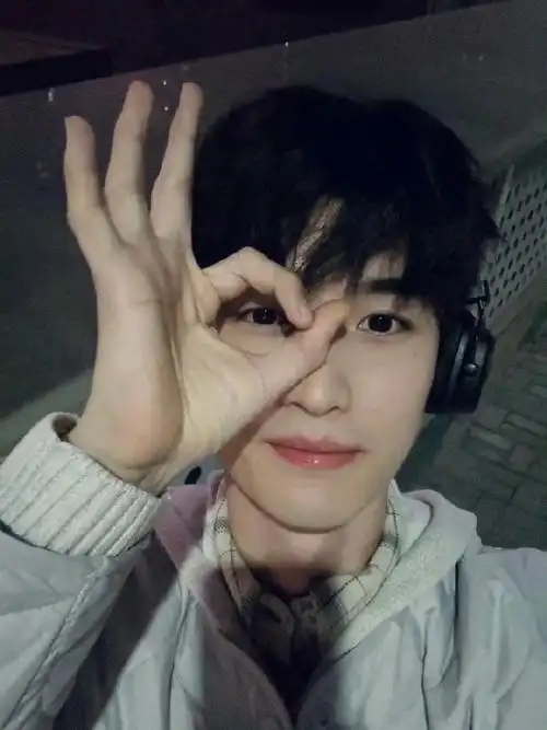 黄俊捷游客打卡照##黄俊捷少年感