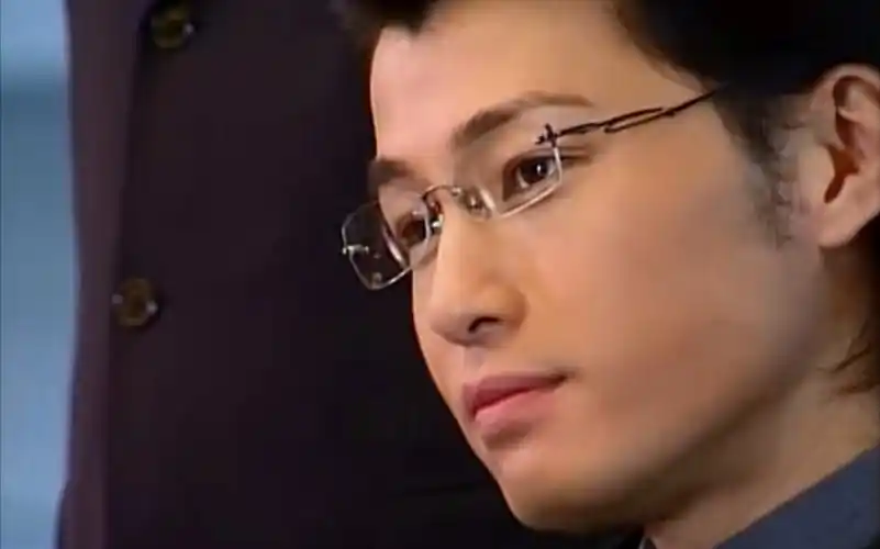 理想型【徐泽亚】(10)思考时会摘眼镜的徐泽亚,开会时掌控感十足的徐