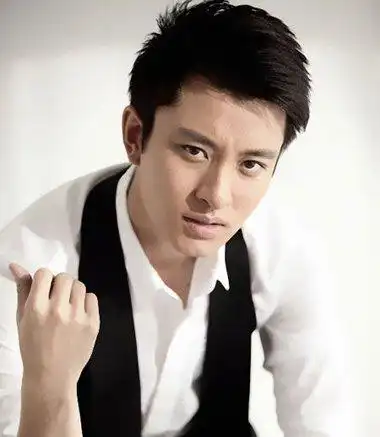 哪个男明星脸大还帅 娱乐圈脸大的男明星发型