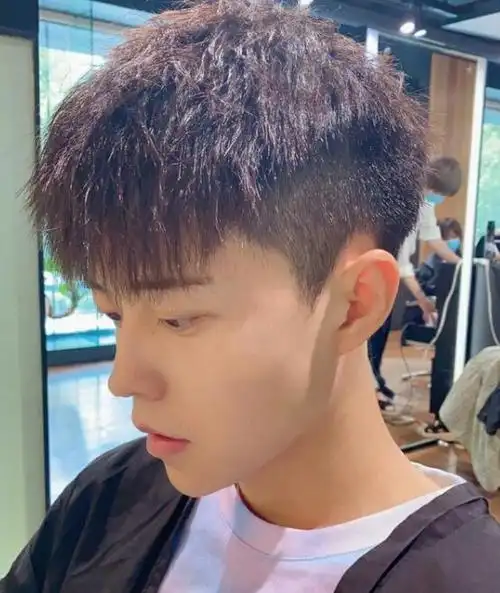 2022男生帅气发型图片,适合自己的气质和脸型