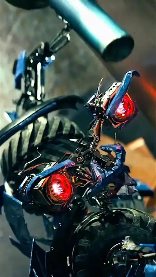 变形精钢里最迷你的小赛博坦星人#变形金刚#科幻电影