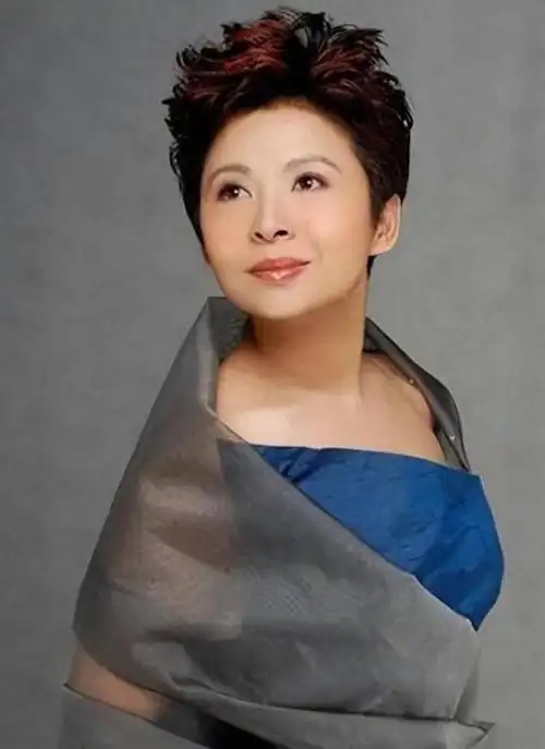 回顾董文华一张照片背锅12年赖昌星被抓后两人关系得已澄清