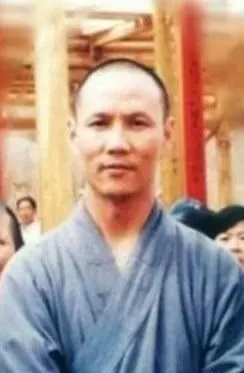 71岁黄元申近照,当年为赵雅芝出家,已还俗做餐馆老板