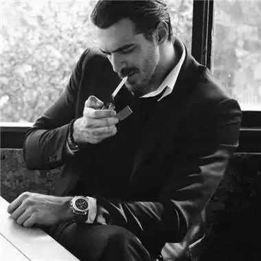 超拽男生黑白头像霸气成熟范男生抽烟头像