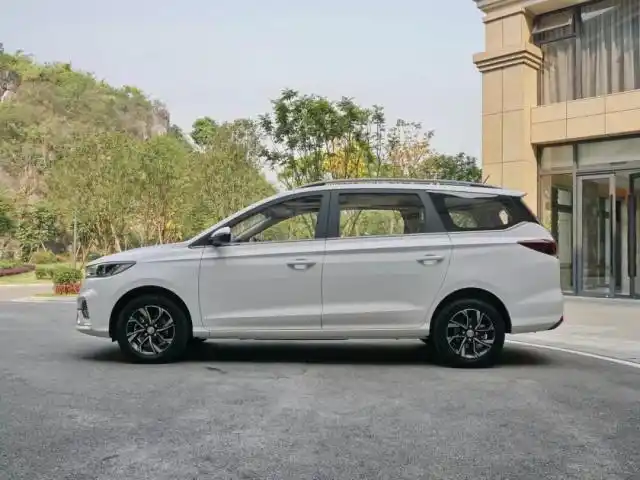 5.68万起,宝骏这台6座车又神了,8个月卖出10万多台