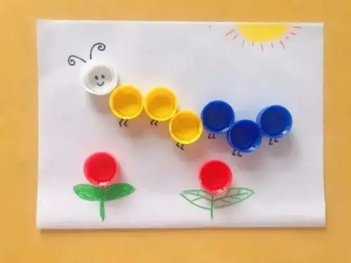 "疫"起做手工――葛村幼儿园小班趣味瓶盖小手工