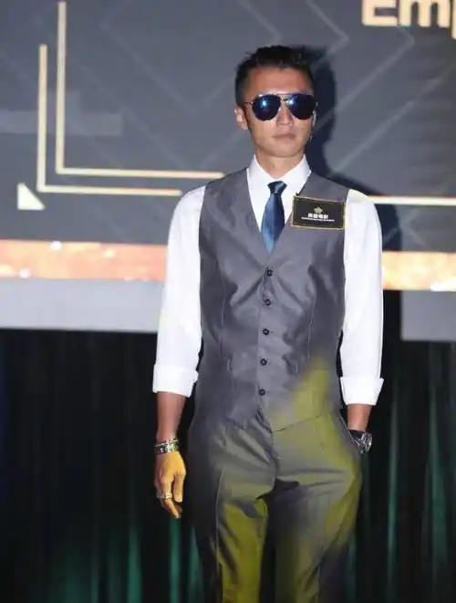 谢霆锋否认与杨幂恋情携新片出席影视展,十年后与甄子丹再搭档!