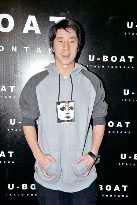 房祖名否认与美女暗角缠绵 力挽薛凯琪芳心