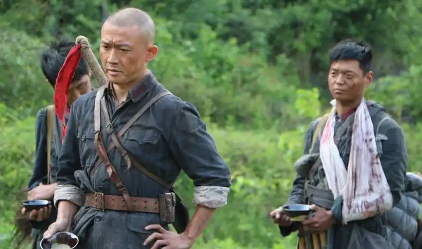 抗日神剧只服五位演员能躲子弹会飞檐现实座驾一个比一个高调