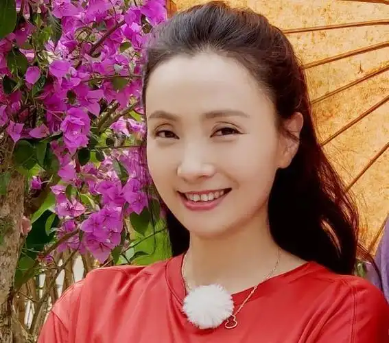 徐峥老婆不化妆长啥样?小陶虹纯素颜曝光:再也不信"冻龄"了_腾讯新闻