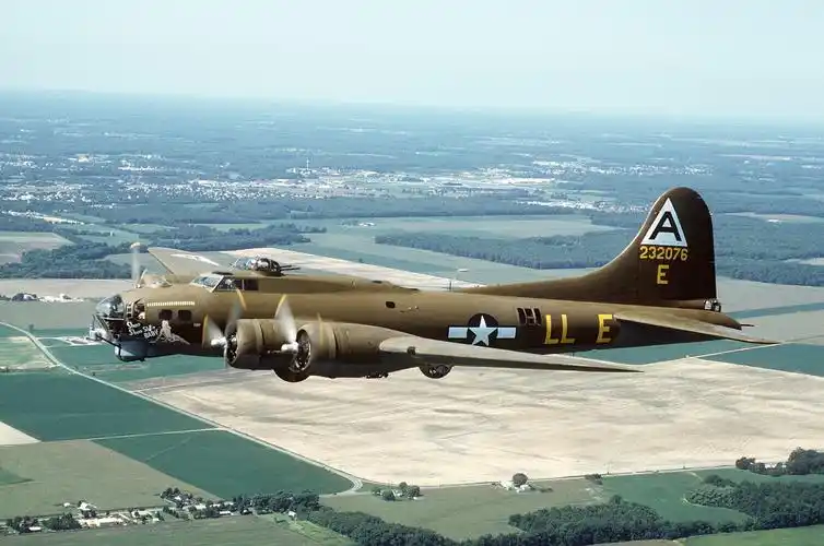 b-17空中堡垒轰炸机  b-17 flying fortress