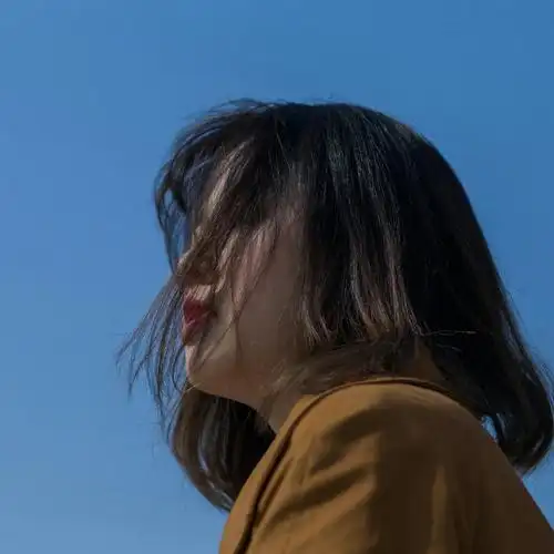 中短发发型_中发_姑娘_短发发型_发型_个性短发空气刘海_女生头像_水