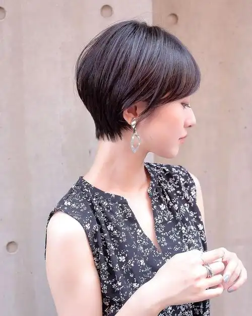 中老年女性发型别瞎剪选这18款就对了洋气利落显年轻