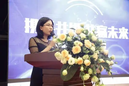 市场部经理丁苗苗女士作国内学术支持政策以及公司未来的新产品规划