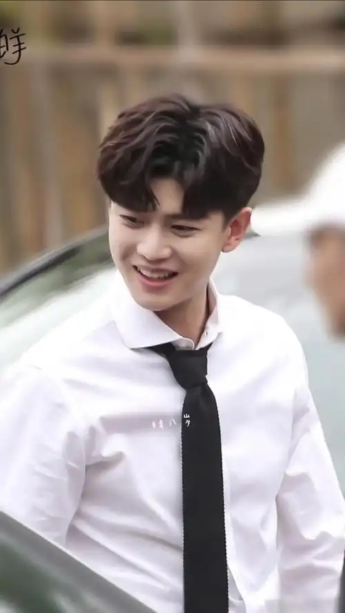 任嘉伦#嘉伦穿白衬衫太帅了