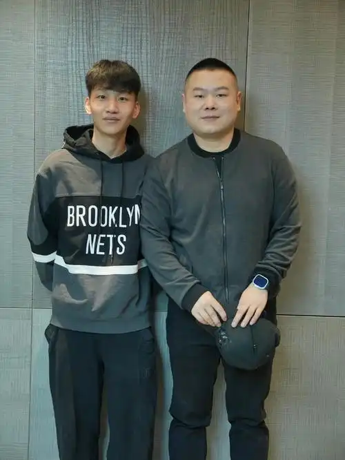 德云社岳云鹏妻子深夜发文,晒照引热议,来自德云社家属的福利|孙越