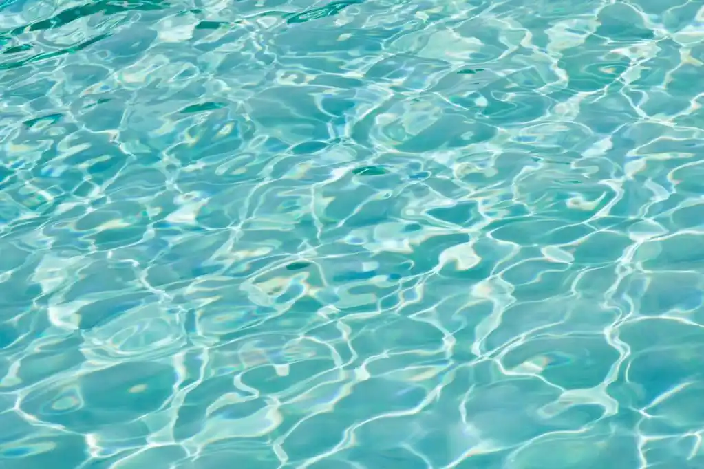 海水,海蓝色和透明水纹理图案