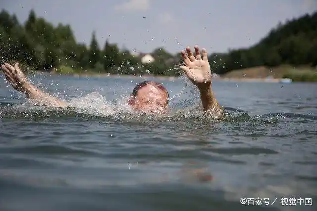 儿童溺水的文章,深有感触,夏天来了,很多朋友会带着孩子都会去海边