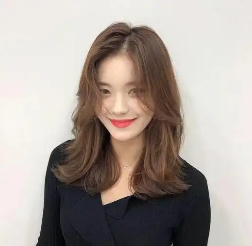 ["自然又耐看的中发"]_发型