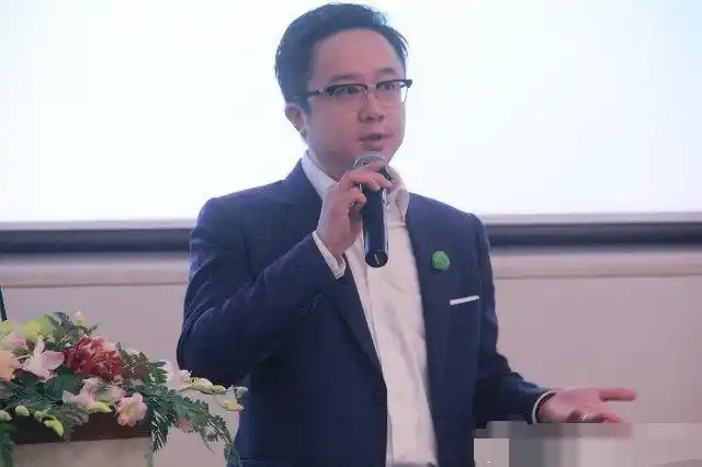 杨钰莹终于告别单身 男方父亲竟是他