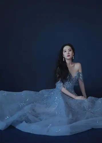 1905电影网讯5月7日,刘亦菲出席活动并晒出礼服美照.